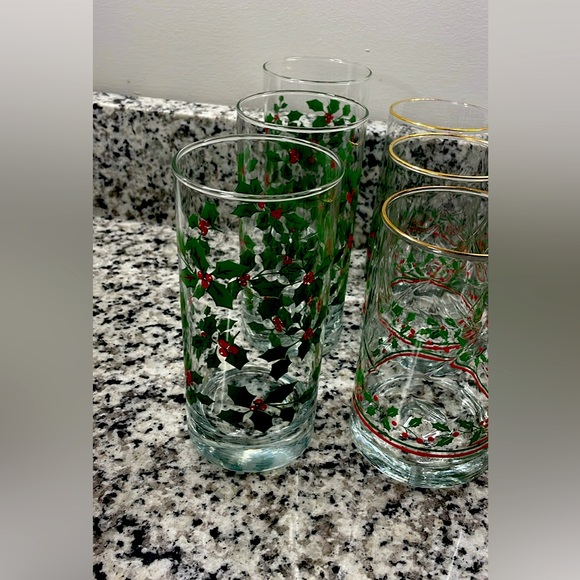 Vintage Arby’s Christmas Glasses 1984/1985 (see description for prices) - Picture 2 of 3
